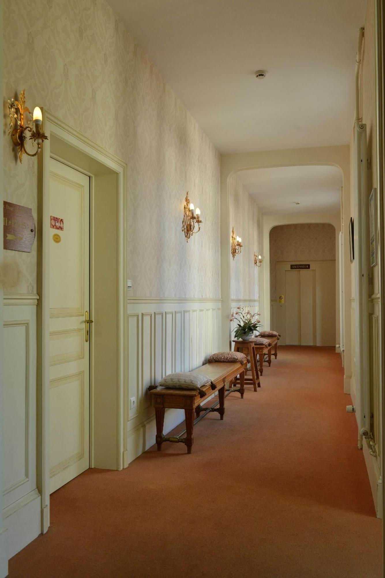 Hotel Castel Jeanson 에이-샴페인 외부 사진