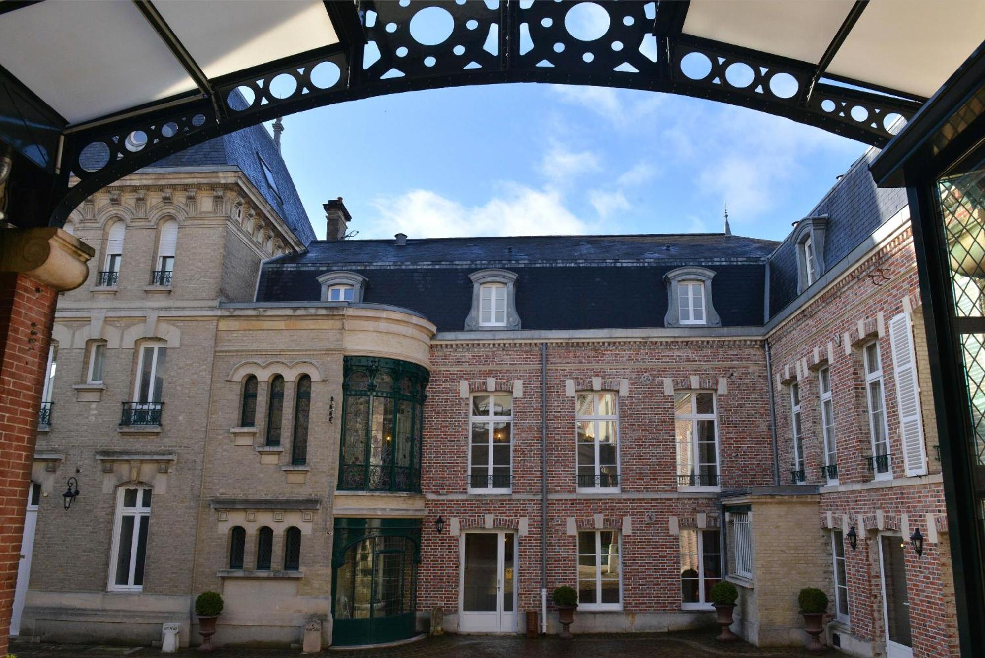 Hotel Castel Jeanson 에이-샴페인 외부 사진